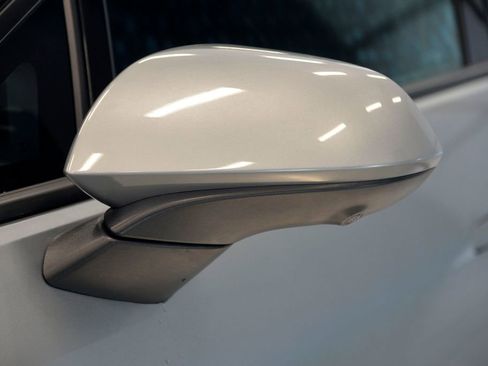 Used 2025 Chevrolet Equinox EV LT w/ Comfort Package image 12