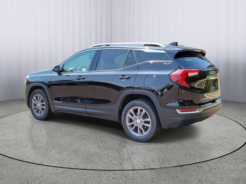 Used 2023 GMC Terrain SLT w/ LPO, Floor Liner Package AWD/4WD image 4