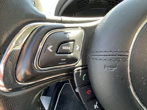 Used 2019 Jaguar XJ R-Sport image 21