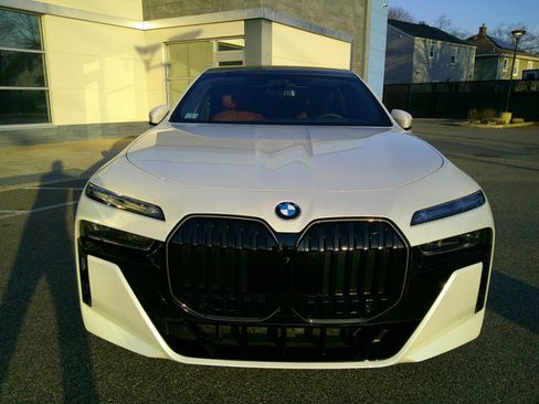 Used 2025 BMW 760i xDrive w/ Executive Package image 55