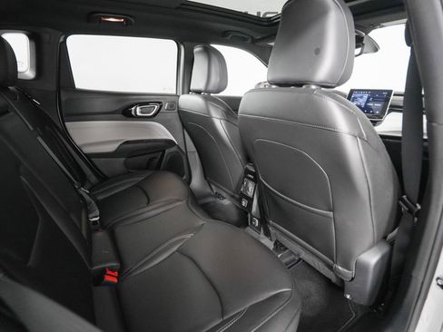 Used 2025 Jeep Compass Limited w/ Sun & Sound Group image 18