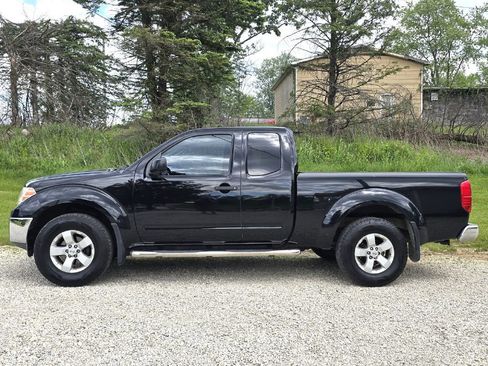 Used 2010 Nissan Frontier SE w/ SE Value Truck Pkg AWD/4WD image 3