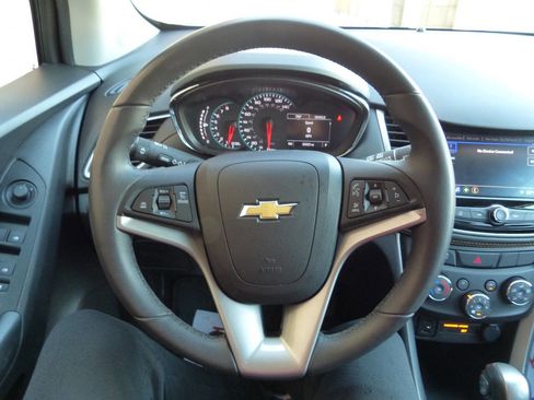 Used 2021 Chevrolet Trax LT w/ Premium Seat Package image 22