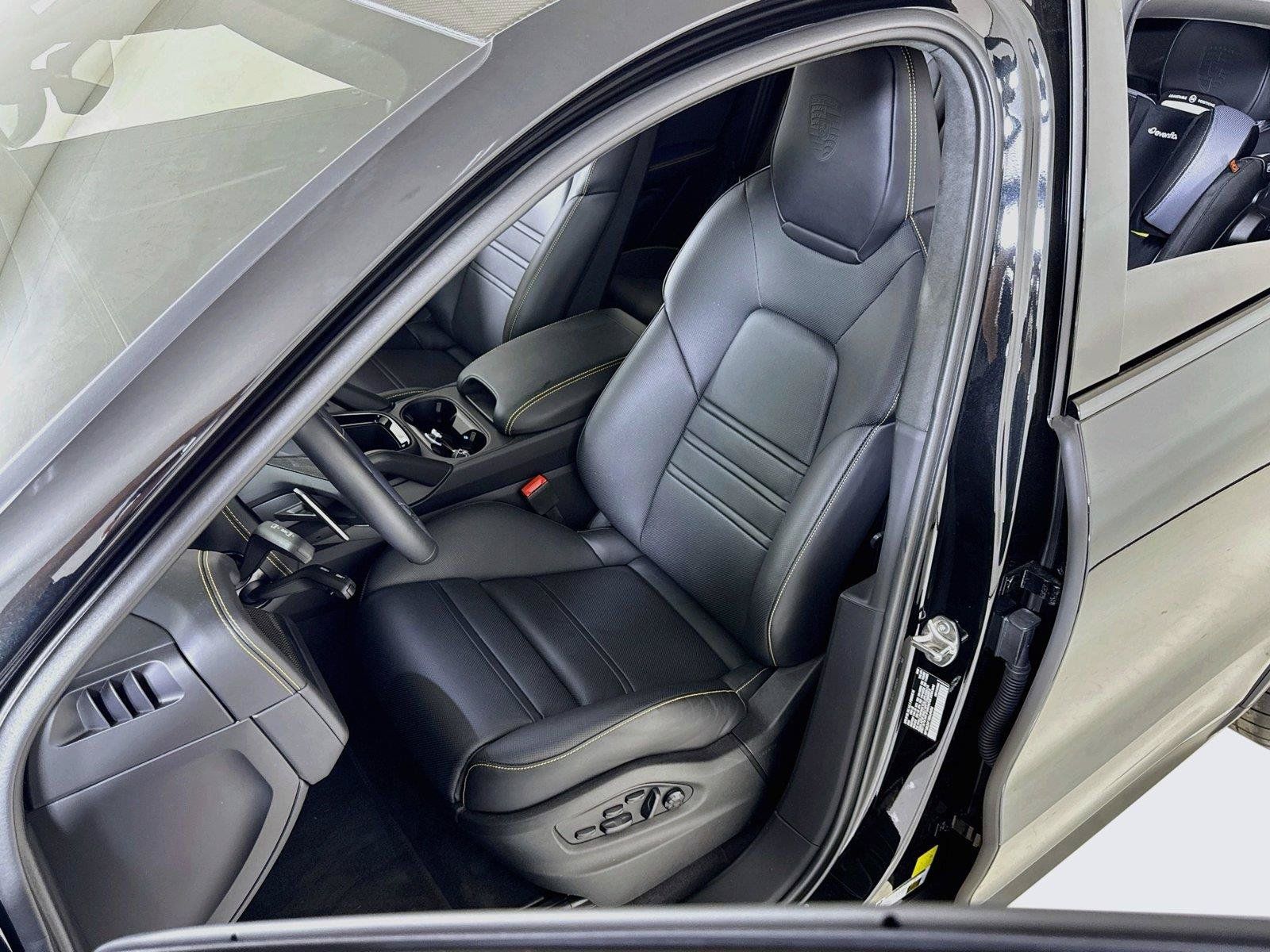 Used 2025 Porsche Cayenne Turbo GT AWD/4WD image 14