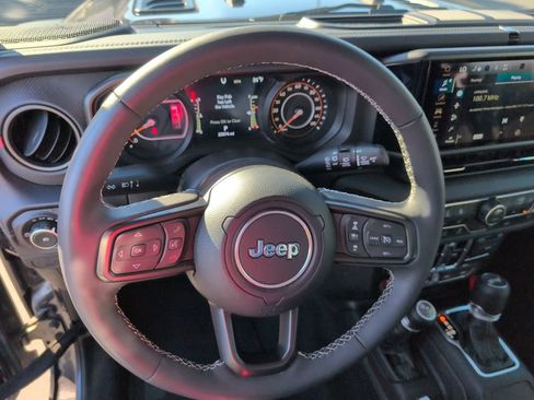 Used 2025 Jeep Wrangler Rubicon w/ Convenience Group image 23