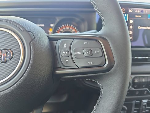 Used 2025 Jeep Wrangler Unlimited Sport AWD/4WD image 17