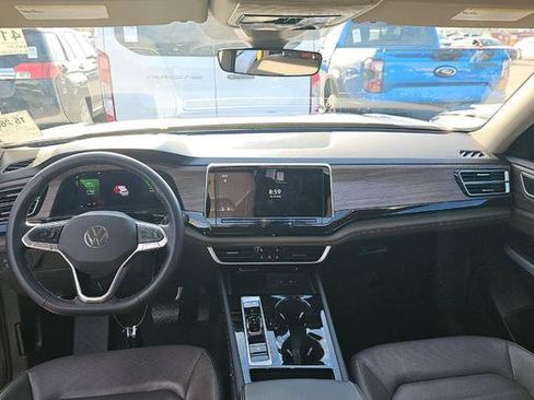 Used 2025 Volkswagen Atlas SEL image 5