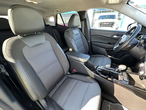 Used 2024 Chevrolet Trax LT w/ LT Convenience Package image 35