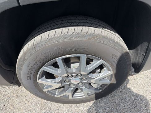 Used 2023 GMC Acadia SLT w/ Technology Package image 15