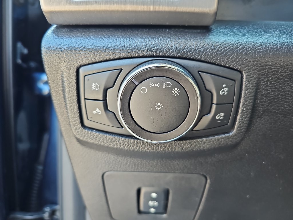 Used 2016 Ford F150 Platinum w/ Equipment Group 701A Luxury AWD/4WD image 35