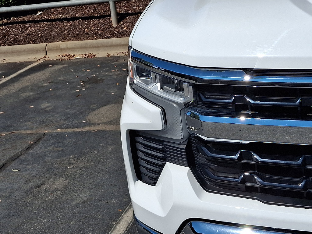Used 2022 Chevrolet Silverado 1500 LT RWD image 3