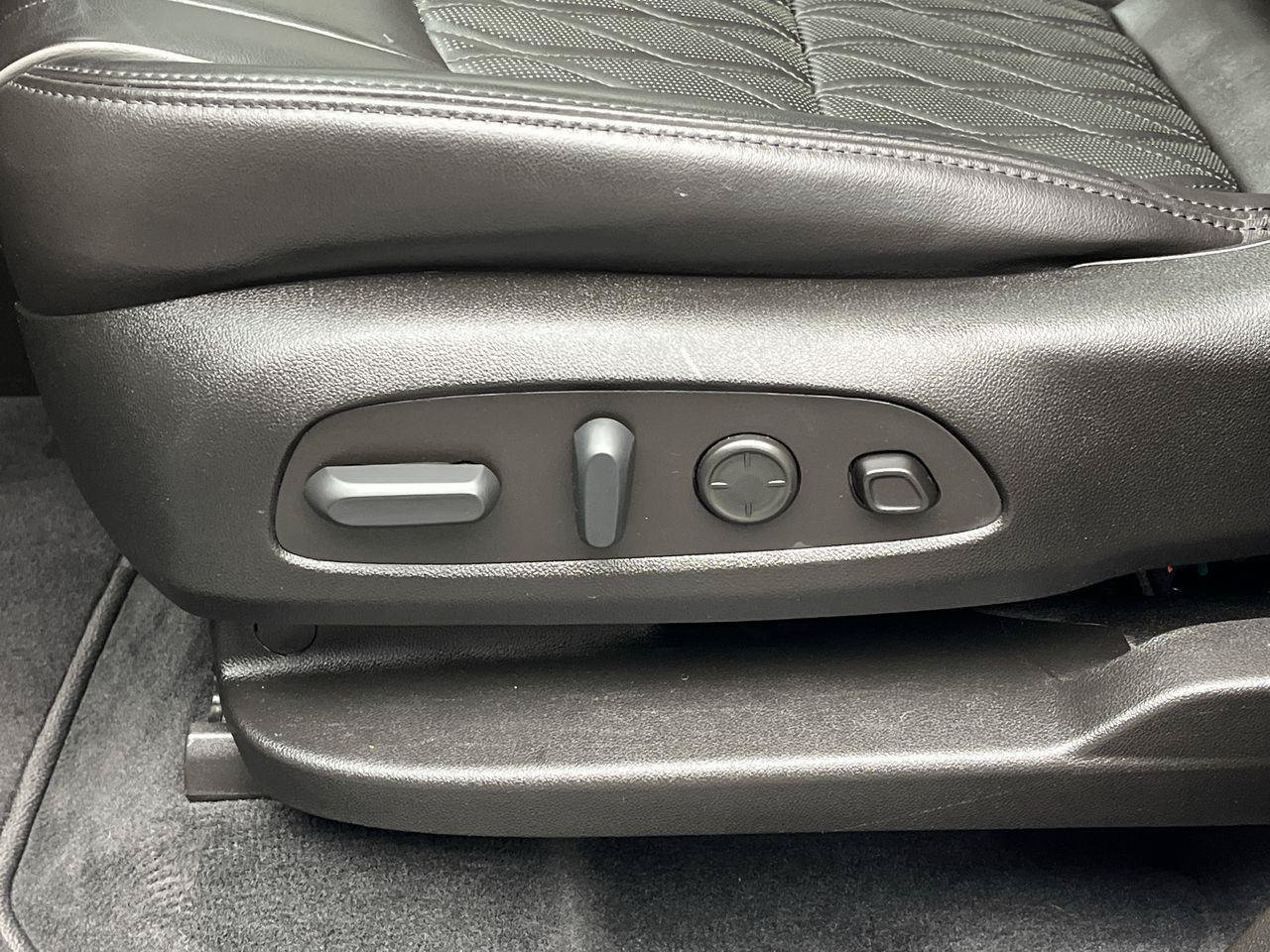 Certified 2023 Buick Enclave Avenir w/ Avenir Technology Package AWD/4WD image 12