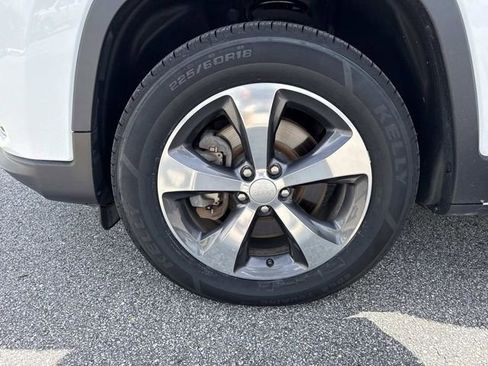 Used 2019 Jeep Cherokee Limited w/ Trailer Tow Group AWD/4WD image 34