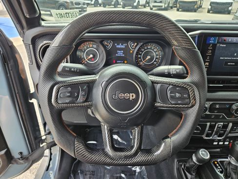 Used 2024 Jeep Gladiator Sport AWD/4WD image 25