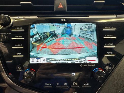 Used 2019 Toyota Camry XLE FWD image 22