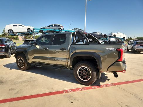 Used 2024 Toyota Tacoma TRD Off-Road AWD/4WD image 4
