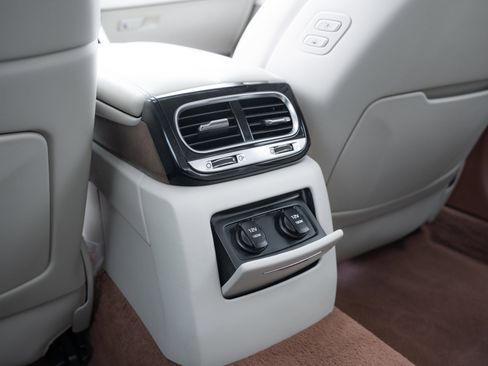 Used 2020 Genesis G90 3.3T Premium image 27