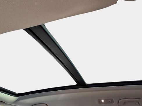 Used 2022 Volkswagen Atlas SE w/ Panoramic Sunroof Package image 11