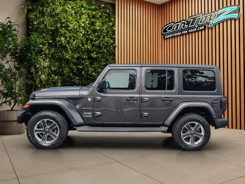 Used 2018 Jeep Wrangler Unlimited Sahara AWD/4WD image 25