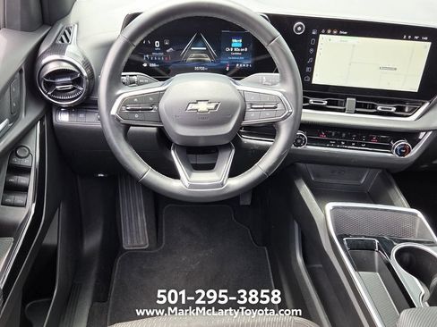 Used 2025 Chevrolet Equinox LT FWD image 11