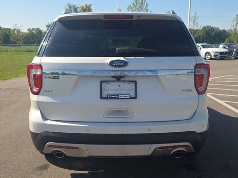 Used 2016 Ford Explorer XLT w/ Equipment Group 202A AWD/4WD image 9