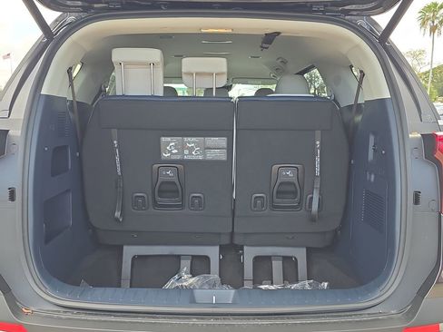 New 2026 Kia Carnival EX FWD image 10