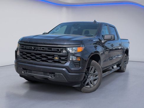 Used 2023 Chevrolet Silverado 1500 Custom image 2