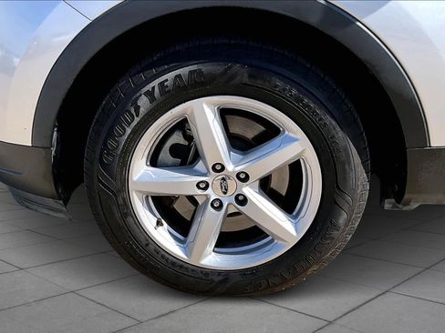 Used 2019 Ford Explorer XLT w/ Equipment Group 201A image 9