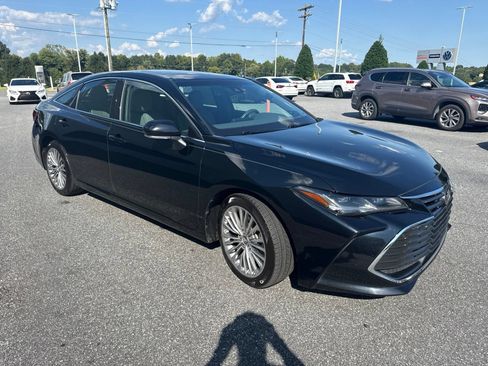 Used 2019 Toyota Avalon Limited w/ Advanced Safety Package FWD image 3