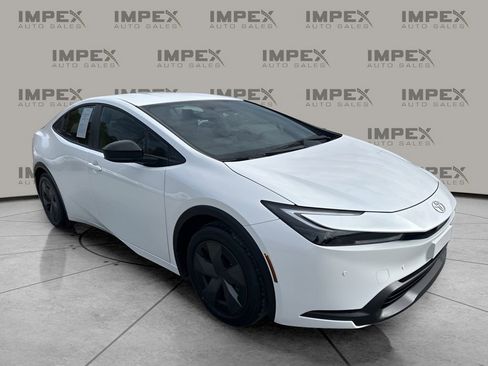Used 2025 Toyota Prius LE image 7