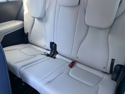 New 2026 Kia Carnival EX FWD image 17