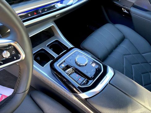 New 2025 BMW 760i xDrive w/ Luxury Rear Seating Package image 7