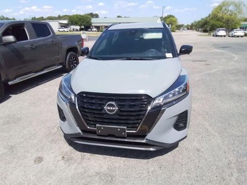 Used 2022 Nissan Kicks SR FWD image 6
