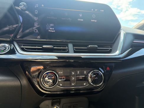 Certified 2024 Chevrolet Trax RS w/ Sunroof Package FWD image 11