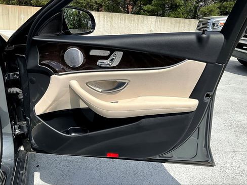 Used 2019 Mercedes-Benz E 300 image 21