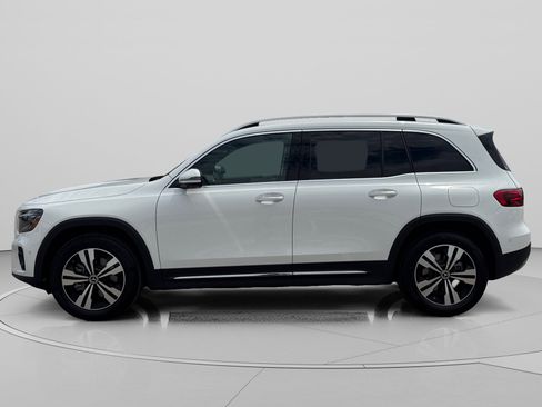 Used 2026 Mercedes-Benz GLB 250 4MATIC image 2