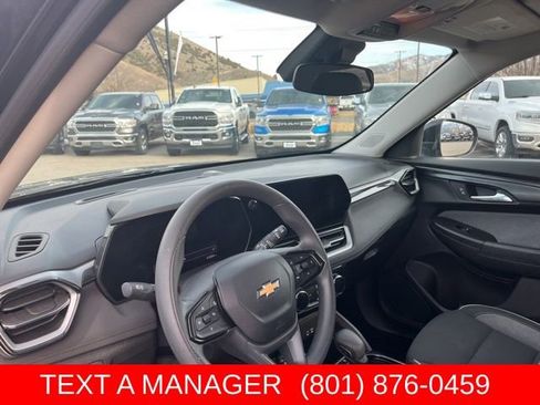 Used 2025 Chevrolet TrailBlazer LT AWD/4WD image 12