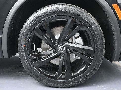 Used 2023 Volkswagen Tiguan SE R-Line image 13