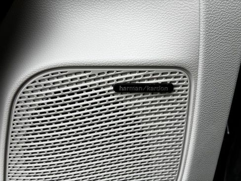 Used 2017 Chrysler Pacifica Limited image 13