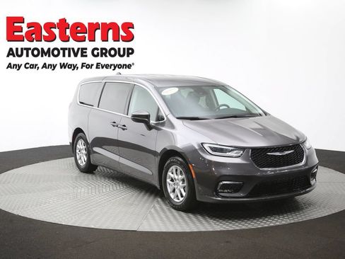 Used 2023 Chrysler Pacifica Touring-L FWD image 51