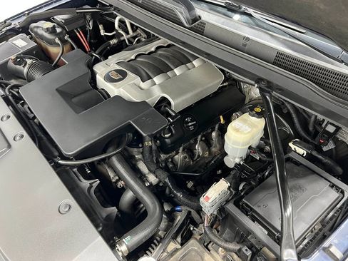 Used 2017 Cadillac Escalade ESV Platinum image 32