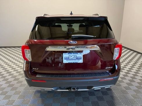 Used 2022 Ford Explorer XLT w/ Equipment Group 202A AWD/4WD image 11