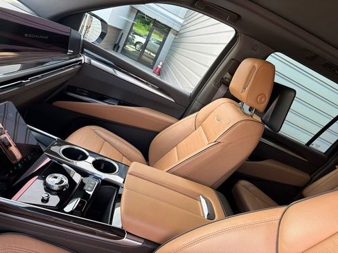 Used 2025 Cadillac Escalade ESV Premium Luxury w/ Touring Package AWD/4WD image 24