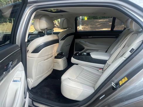 Used 2021 Genesis G90 3.3T Premium RWD image 7