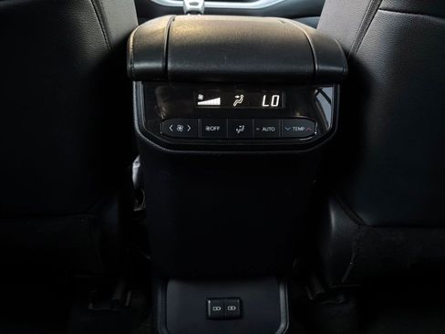 Used 2025 Toyota Highlander XSE AWD/4WD image 16