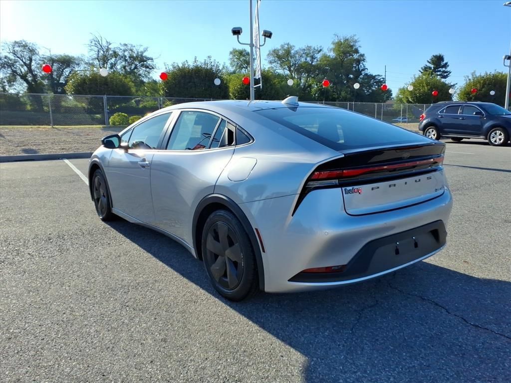 Certified 2025 Toyota Prius LE FWD image 7