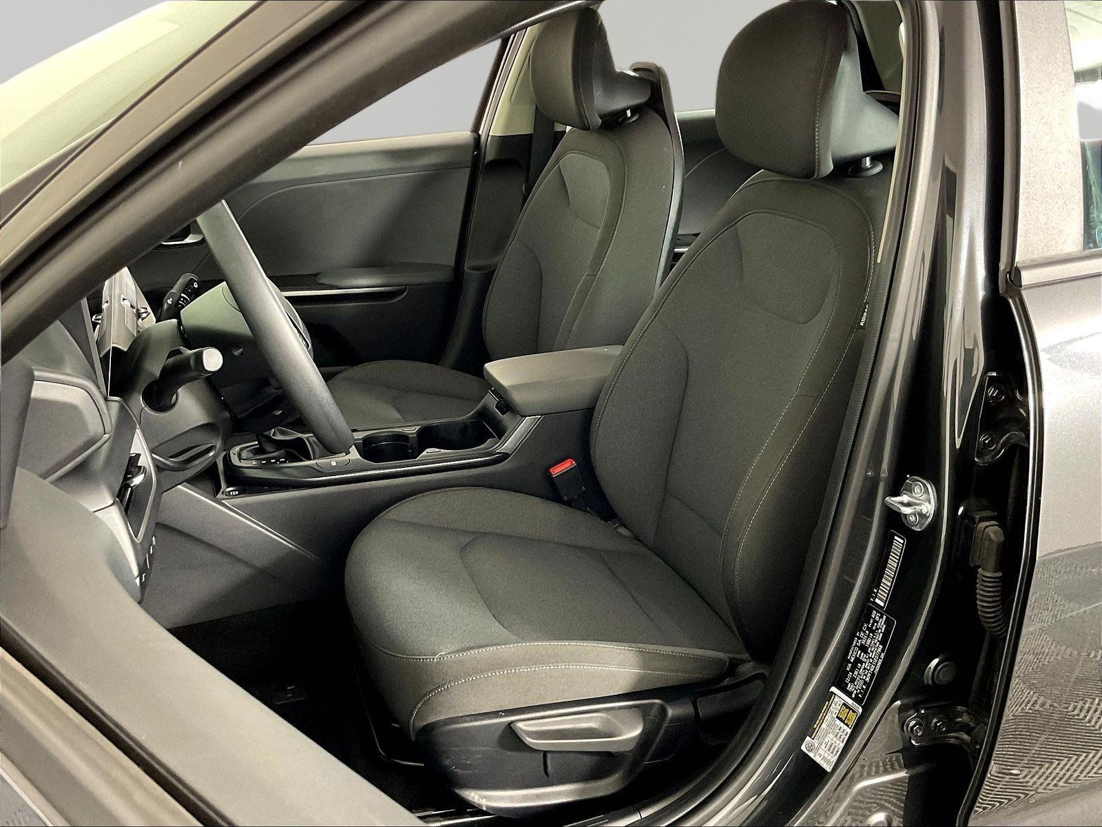 Used 2025 Kia K4 FWD image 20