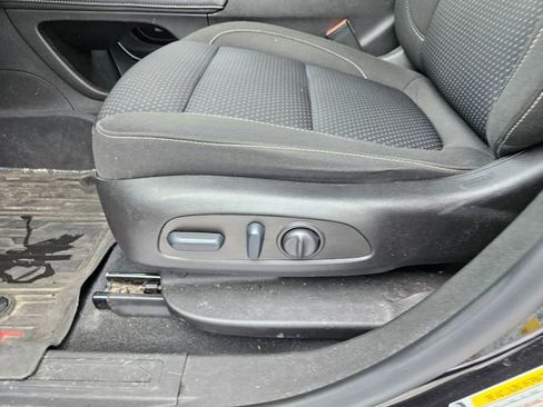 Used 2023 GMC Acadia SLE w/ Driver Convenience Package image 9