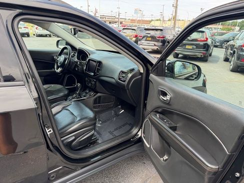 Used 2018 Jeep Compass Limited w/ Navigation Group AWD/4WD image 9