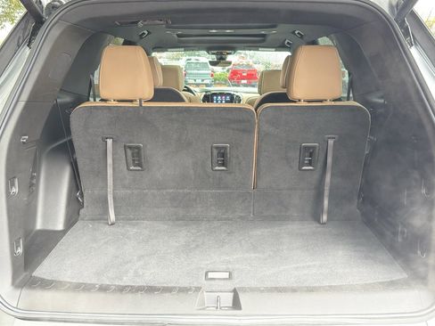 Used 2023 Chevrolet Traverse Premier image 8